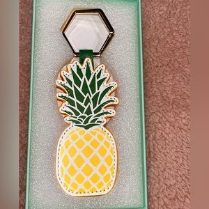 1 pc Pineapple strong magnetic hat clip